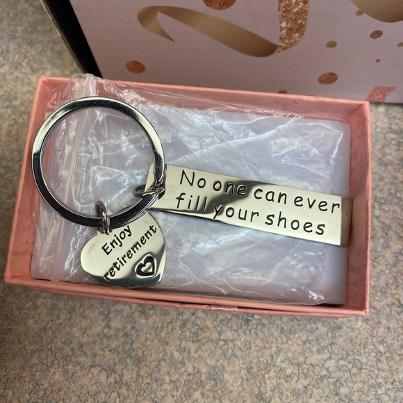 Brand new retirement gift box for her - Picture 8 of 9